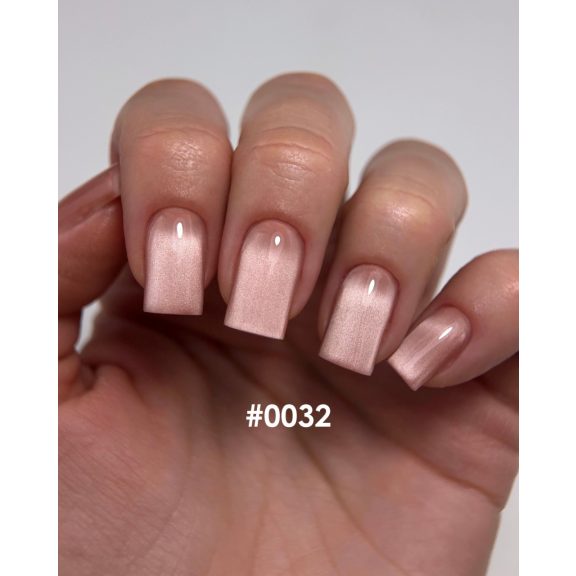 "DNKa" COLOR GEL POLISH, #0032 Silk Cat’s Eye